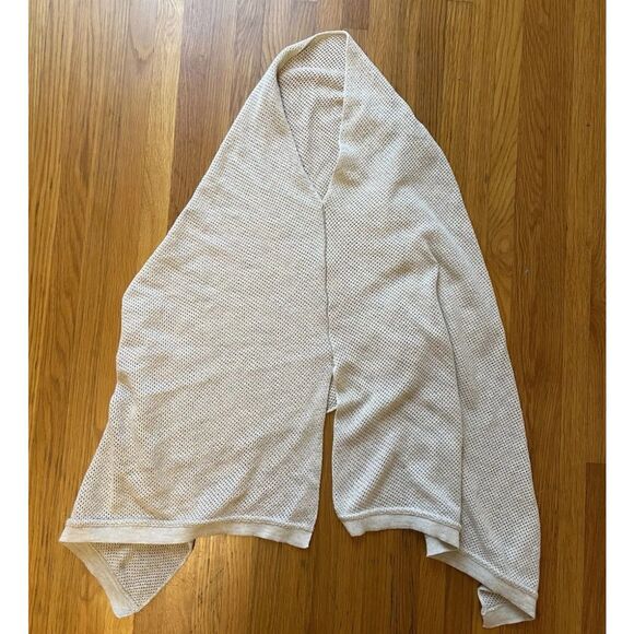 Elegant Cream Poncho Wrap - Picture 6 of 8